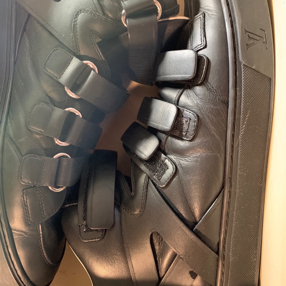 Louis Vuitton Men Sneakers - Picture 2 of 6